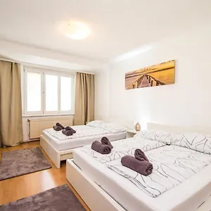 lovley-central-apartment-with-balcony.vienna-besthotels.com/